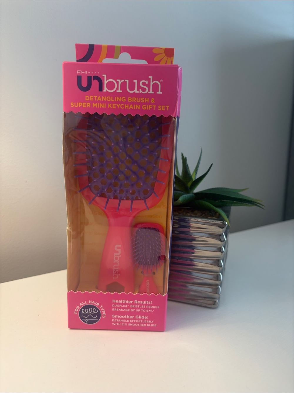 Detangling Brush & Super Mini Keychain Gift Set - New Unopened